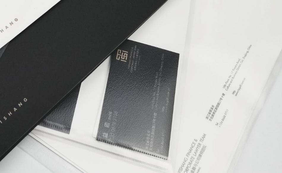 上海畫冊加急印刷，吉印通24小時護(hù)航您的品牌發(fā)布會！